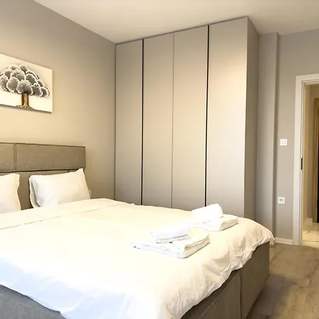 Modern & Spacious Two-bedroom Апартаменти Пловдив