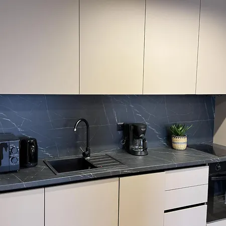 Апартаменти Modern & Spacious Two-bedroom *