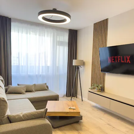 Апартаменти Modern & Spacious Two-bedroom *