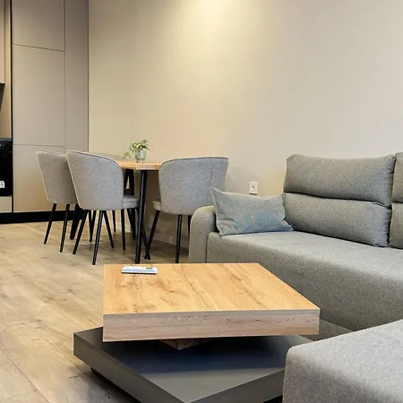 Апартаменти Modern & Spacious Two-bedroom *