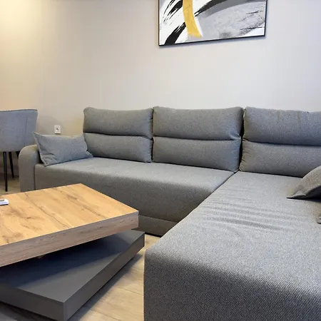 Modern & Spacious Two-bedroom Apartment *