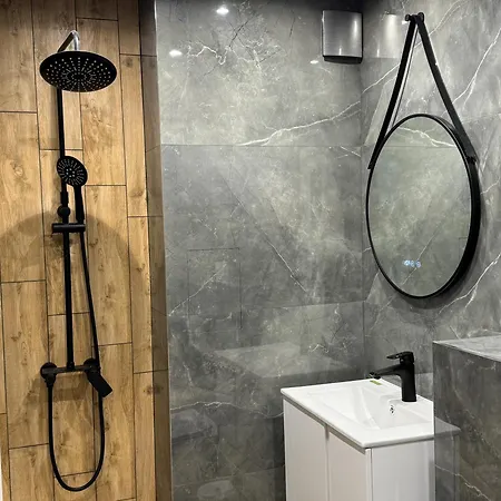 Modern & Spacious Two-bedroom Appartement *