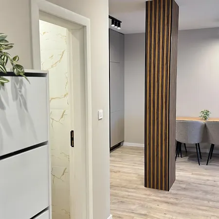 Modern & Spacious Two-bedroom Apartment *