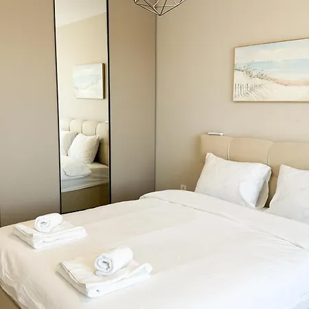 Modern & Spacious Two-bedroom *