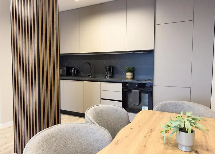 Modern & Spacious Two-bedroom *