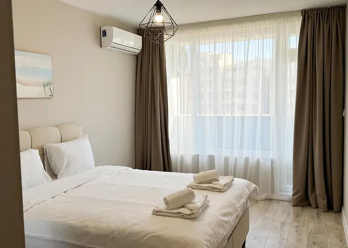 Modern & Spacious Two-bedroom *