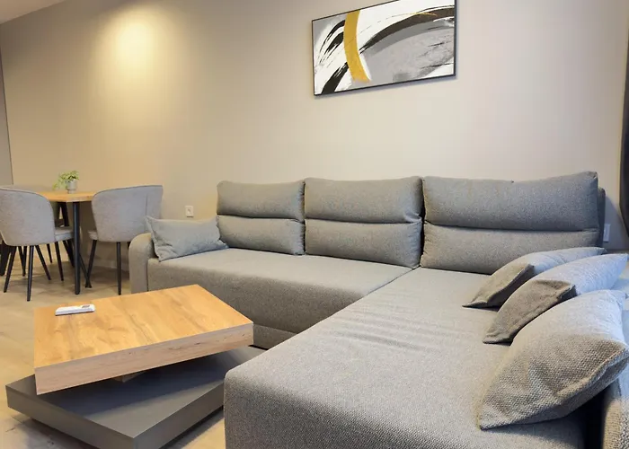 Modern & Spacious Two-bedroom