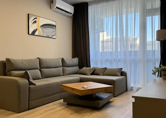 Modern & Spacious Two-bedroom *