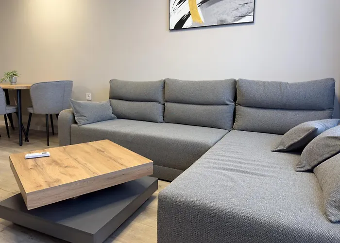 Modern & Spacious Two-bedroom Apartment *