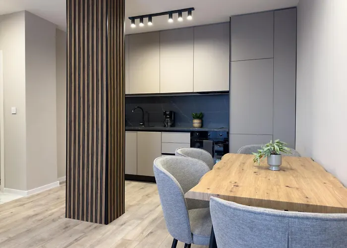 Modern & Spacious Two-bedroom Apartment *