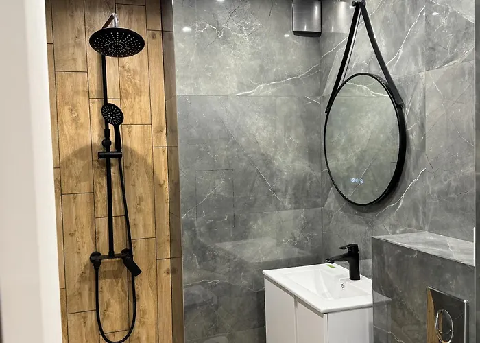 Modern & Spacious Two-bedroom Apartment *