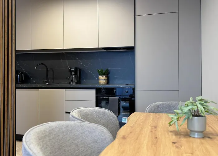 Modern & Spacious Two-bedroom *