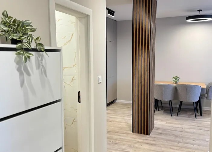 Modern & Spacious Two-bedroom Apartment *