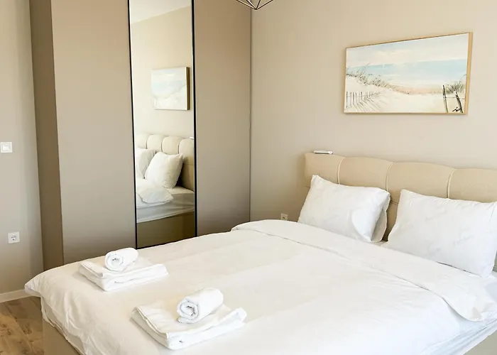 Modern & Spacious Two-bedroom *