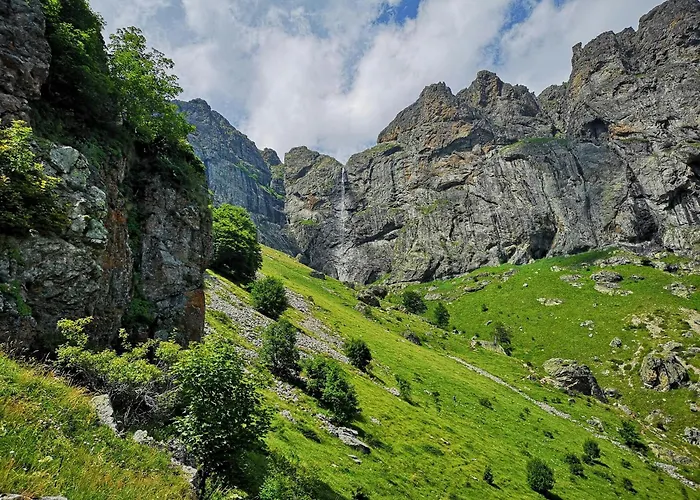 Modern & Spacious Two-bedroom Apartment